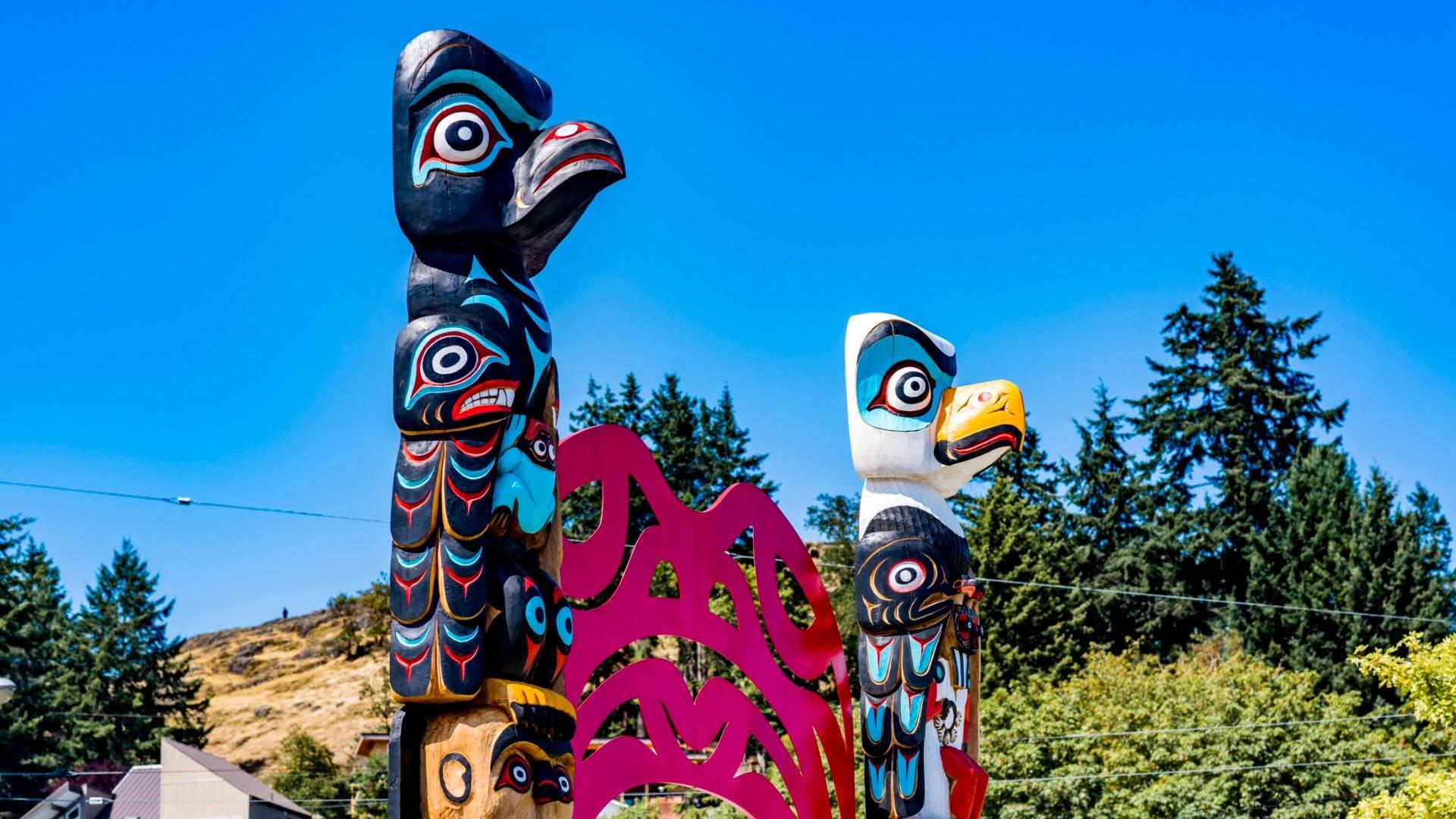 Snuneymuxw First Nation totem pole portal by SFN carver Joel Good, Departure Bay, Nanaimo, British Columbia, Canada.
