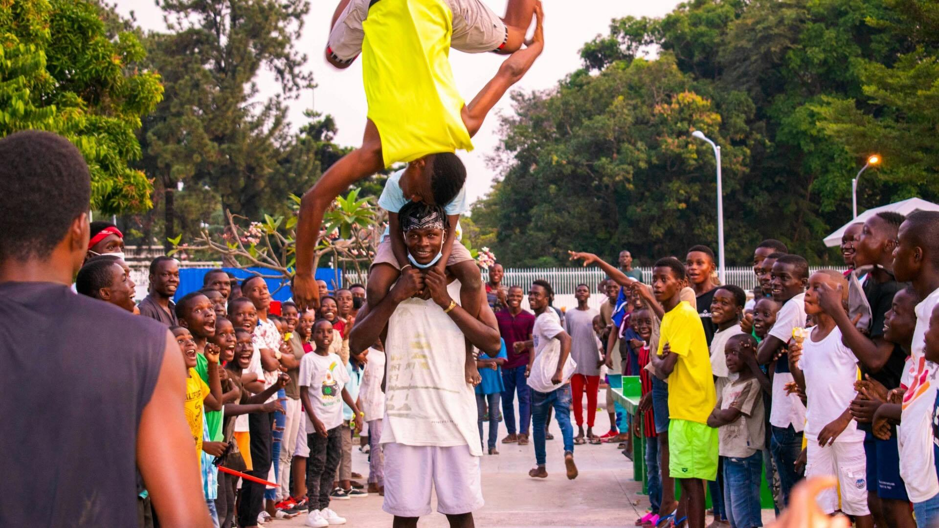 Gathering of people in the DRC, 2021. 